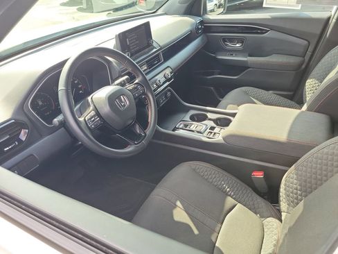 Used 2025 Honda Pilot Sport image 3