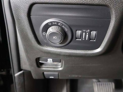 Used 2024 Jeep Grand Cherokee Limited image 38