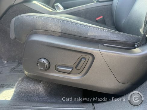 Used 2025 Volvo XC40 B5 Plus image 15