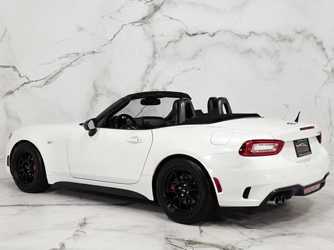 Used 2018 FIAT 124 Spider Abarth w/ Convenience Group image 11