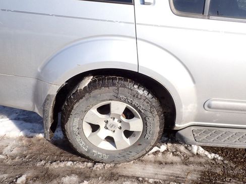 Used 2006 Nissan Pathfinder SE w/ (P01) Se Premium Pkg image 14