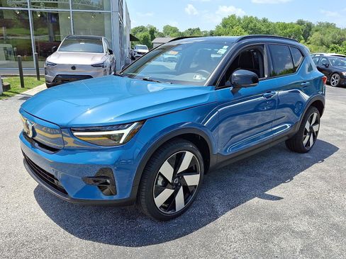 Used 2023 Volvo XC40 Recharge Ultimate AWD/4WD image 3