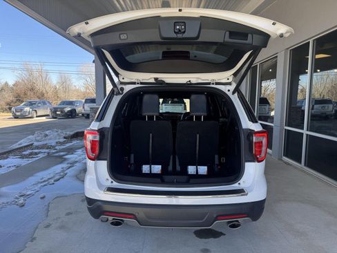 Used 2018 Ford Explorer XLT w/ Equipment Group 202A image 7