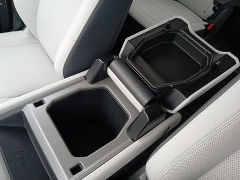 Used 2025 Land Rover Defender 130 X image 21