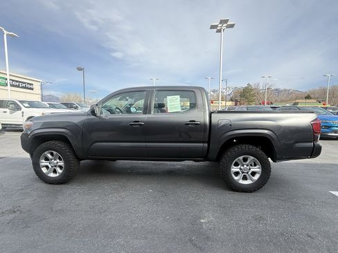 Used 2018 Toyota Tacoma SR w/ SR Convenience Package image 4