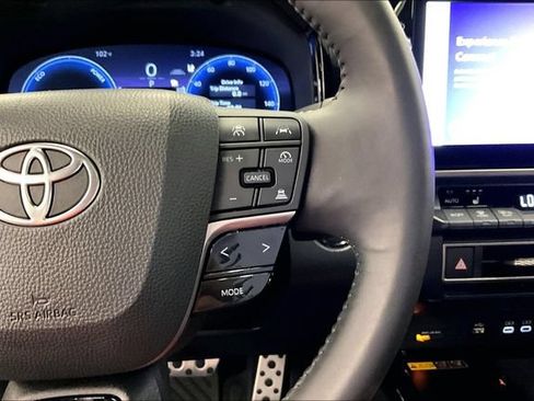Used 2025 Toyota Camry XSE FWD image 28