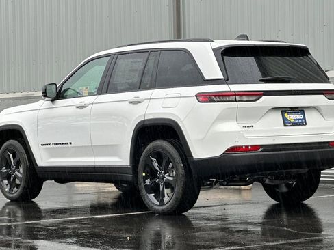 New 2025 Jeep Grand Cherokee Altitude image 6
