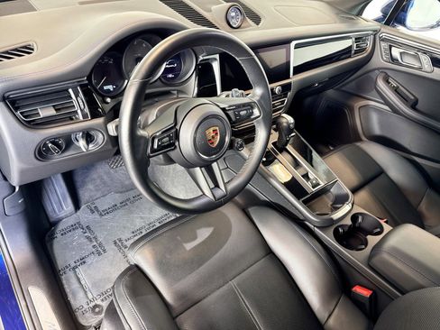 Certified 2024 Porsche Macan S AWD/4WD image 4