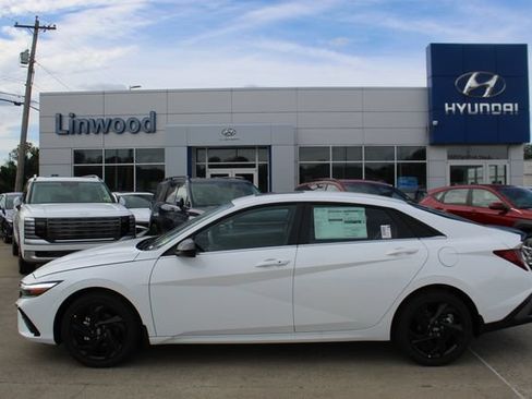 New 2026 Hyundai Elantra SEL Sport Premium FWD image 2