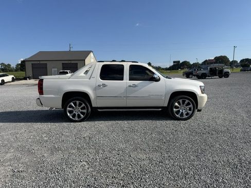 Used 2011 Chevrolet Avalanche LTZ RWD image 4