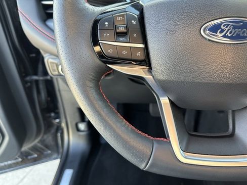 Used 2025 Ford Explorer ST-Line w/ ST-Line Street Pack image 5