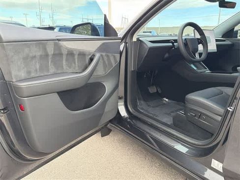 Used 2026 Tesla Model Y AWD image 10