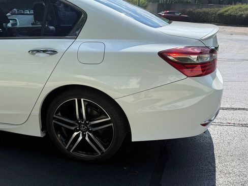 Used 2016 Honda Accord Touring image 36