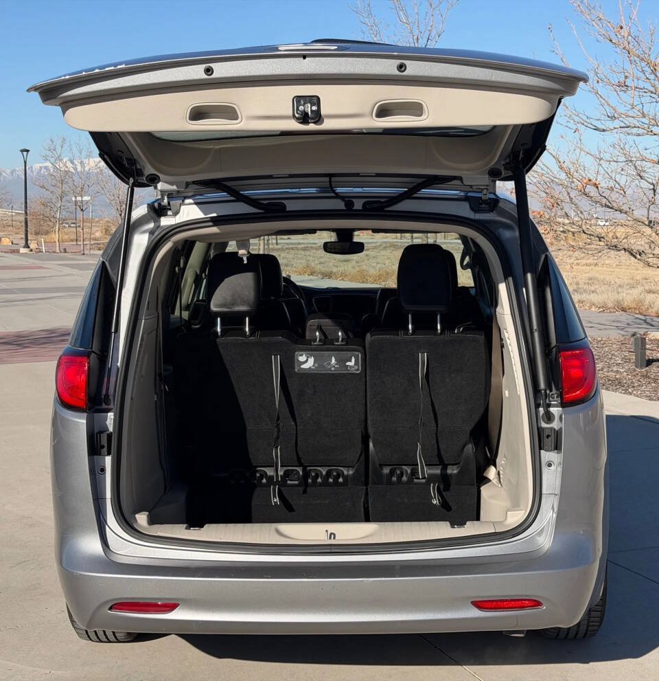 Used 2020 Chrysler Voyager Lxi FWD image 9