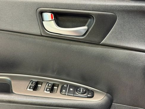 Used 2020 Kia Optima SE image 12