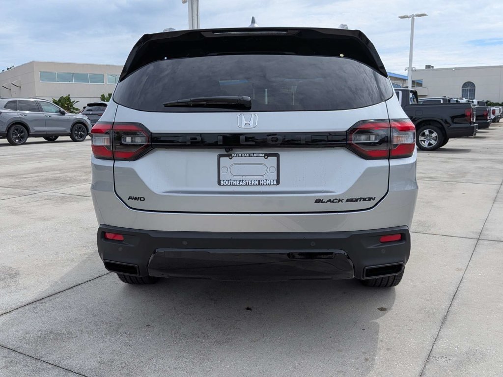 New 2026 Honda Pilot Black Edition image 4