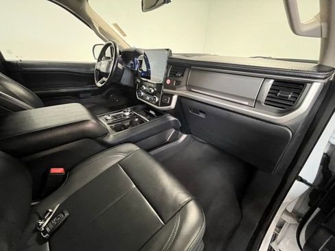 Used 2024 Ford Expedition XLT image 10