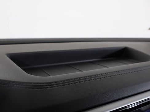 Used 2023 Volkswagen Atlas Cross Sport SEL R-Line image 8