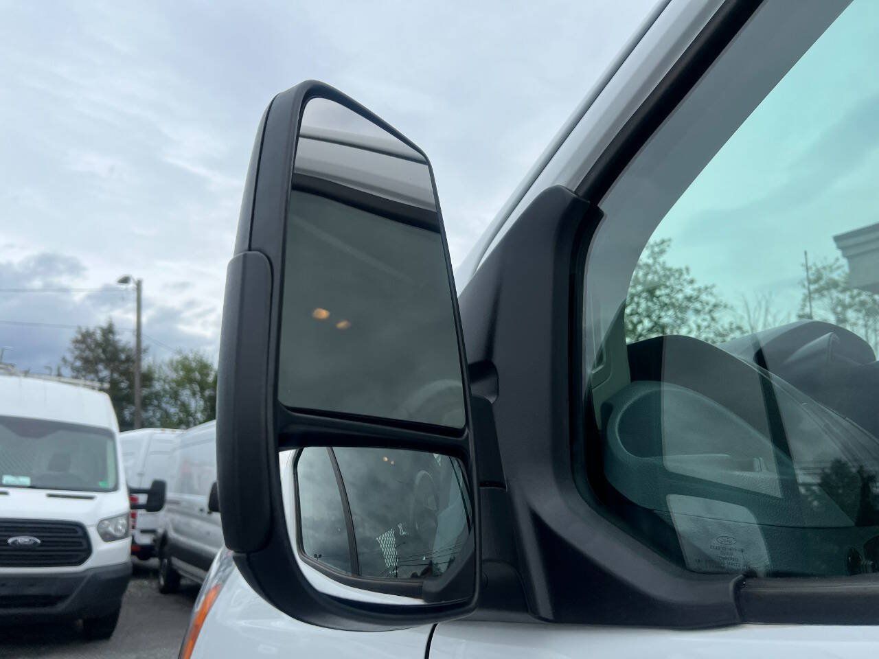 Used 2019 Ford Transit 250 130 Low Roof w/ Exterior Upgrade Package RWD image 26