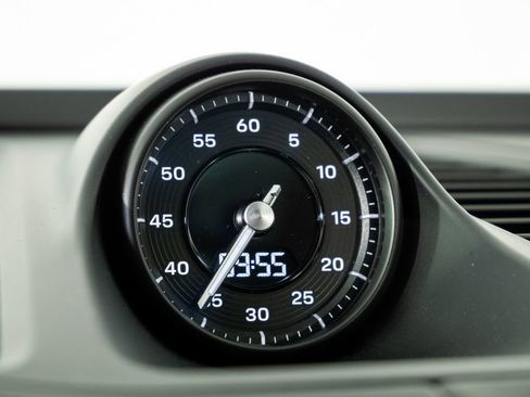 New 2026 Porsche Macan 4 Electric image 17