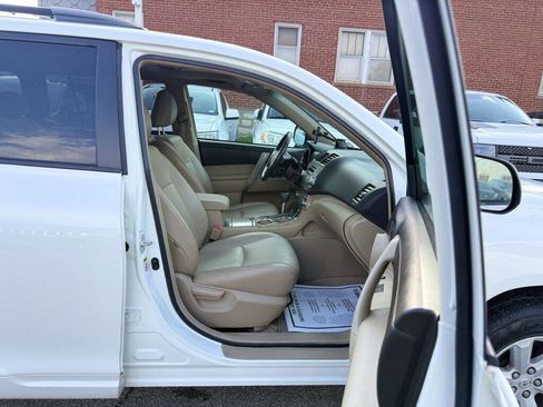 Used 2010 Toyota Highlander SE FWD image 19
