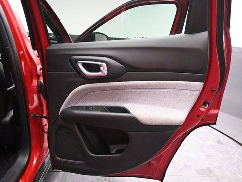 Used 2024 Jeep Compass Latitude image 20