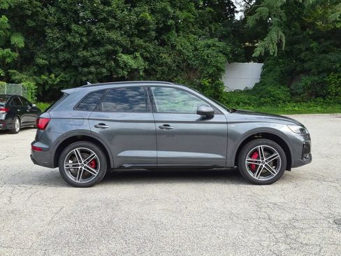 Used 2024 Audi Q5 e Prestige w/ Prestige Package AWD/4WD image 2