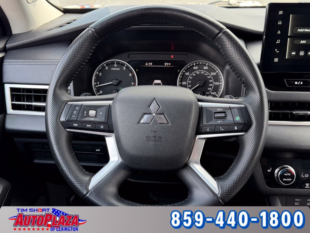 Used 2025 Mitsubishi Outlander SE AWD/4WD image 17