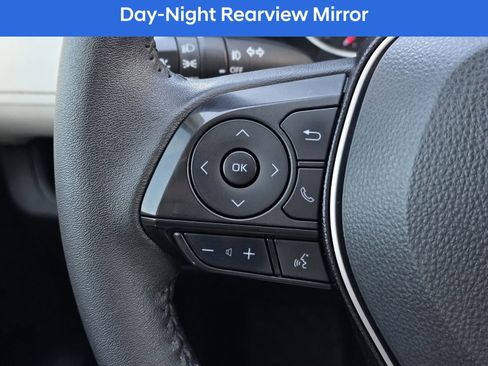 Used 2021 Toyota RAV4 XLE Premium image 30