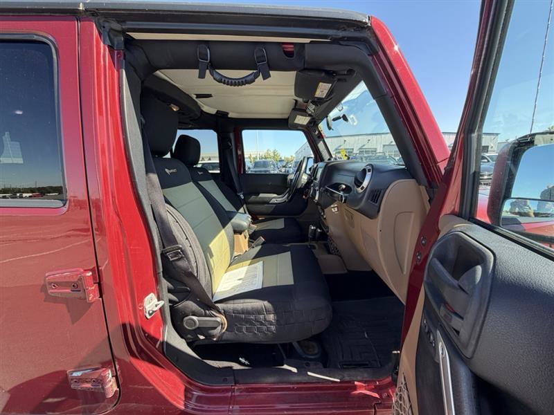 Used 2012 Jeep Wrangler Unlimited Rubicon w/ Dual Top Group AWD/4WD image 15