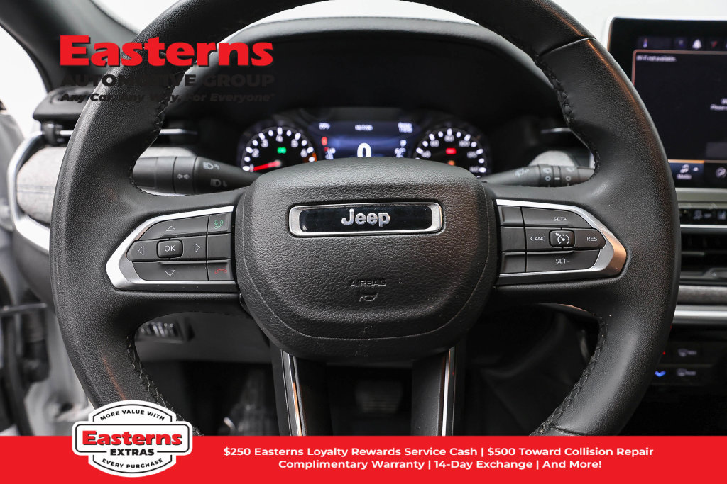 Used 2024 Jeep Compass Latitude AWD/4WD image 11