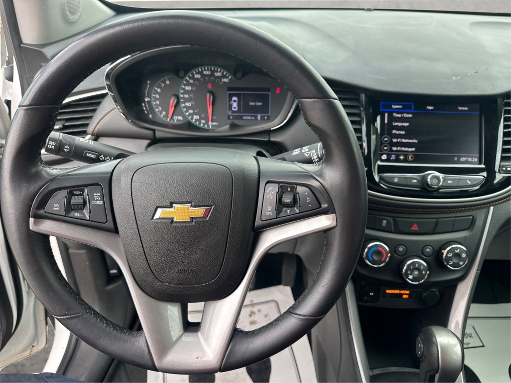 Used 2020 Chevrolet Trax LT w/ LT Convenience Package FWD image 27