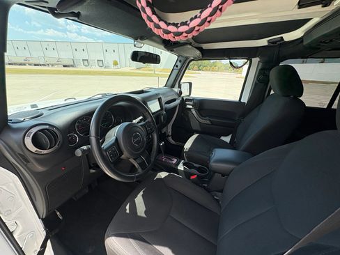 Used 2016 Jeep Wrangler Unlimited Sport w/ Connectivity Group AWD/4WD image 9