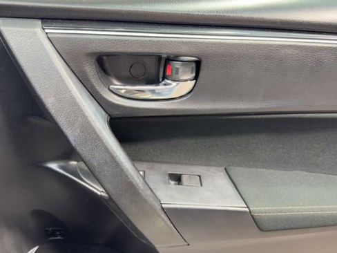 Used 2018 Toyota Corolla LE image 12