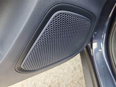 New 2025 Hyundai Venue Limited image 16