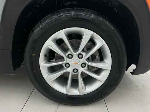 Used 2024 Chevrolet TrailBlazer LS FWD image 45