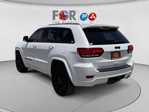Used 2021 Jeep Grand Cherokee Laredo X RWD image 3