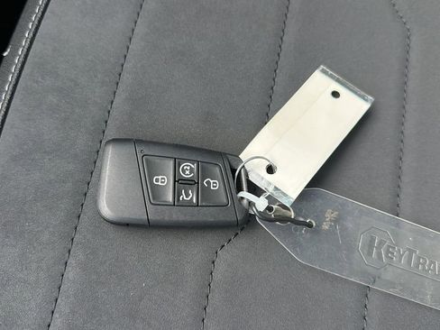 New 2026 Volkswagen Taos SE image 26