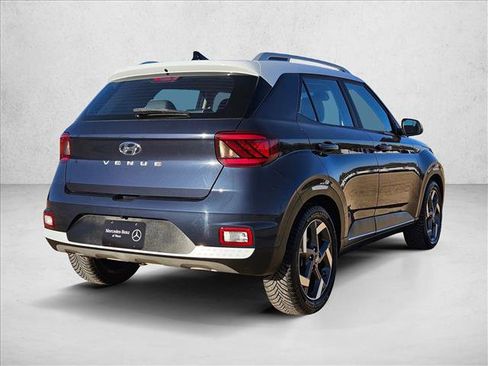 Used 2020 Hyundai Venue image 5
