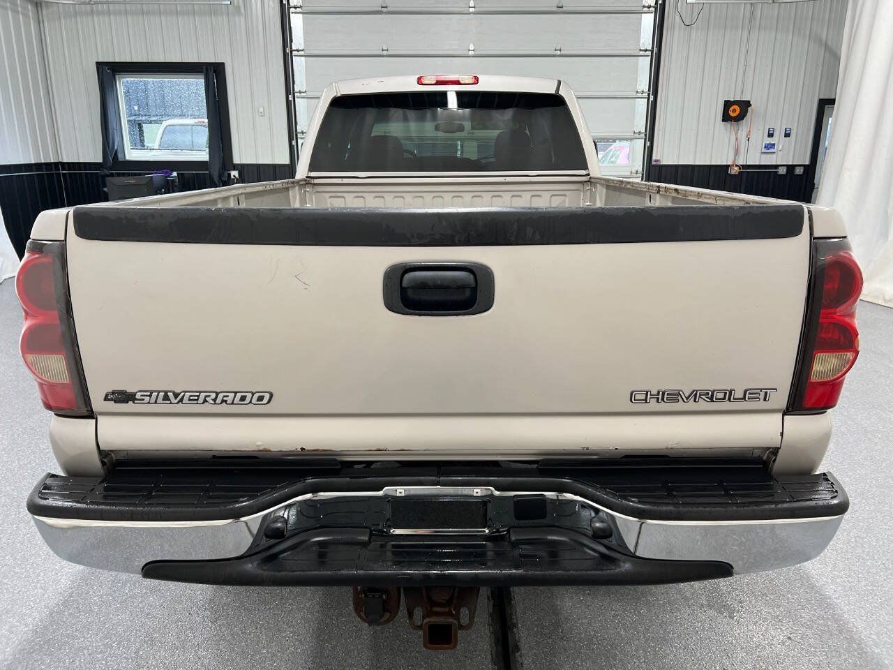 Used 2005 Chevrolet Silverado 3500 LS w/ Heavy-Duty Power Package AWD/4WD image 5