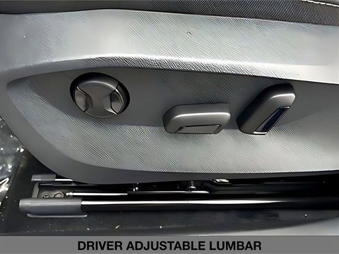 Used 2025 Volkswagen Taos SE w/ Panoramic Sunroof Package image 16