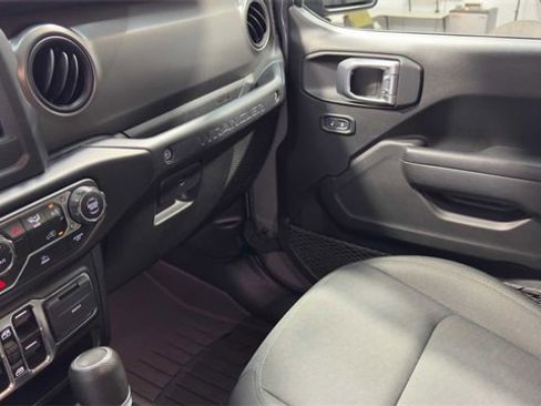 Used 2022 Jeep Wrangler Unlimited Sport image 25