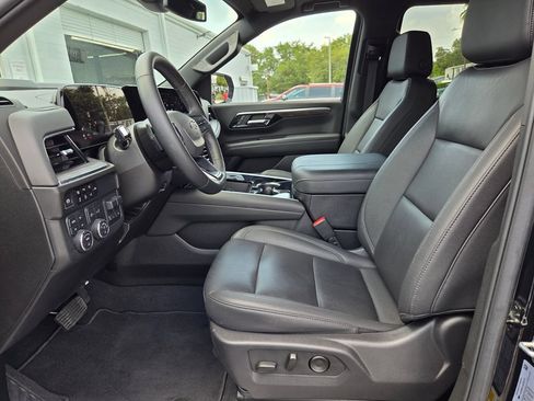 Used 2025 Chevrolet Suburban Z71 w/ Z71 Off-Road Package AWD/4WD image 14