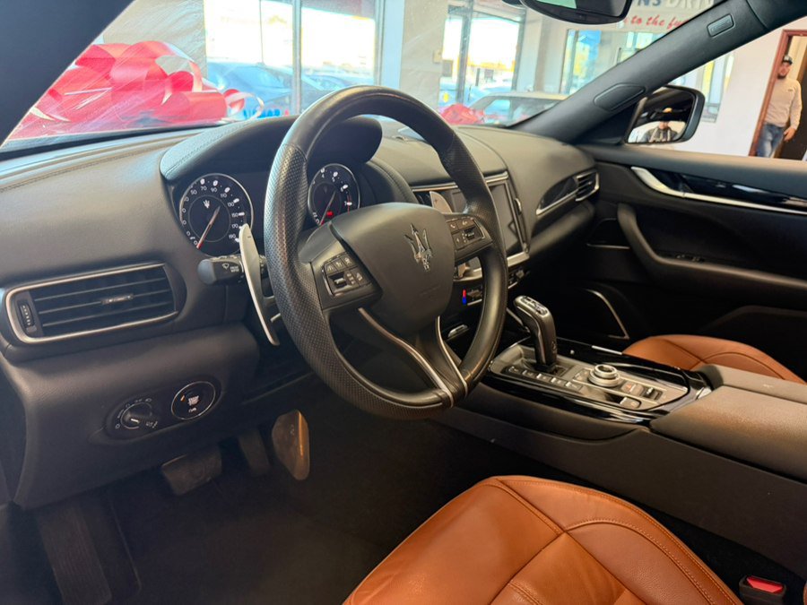 Used 2023 Maserati Levante GT AWD/4WD image 31