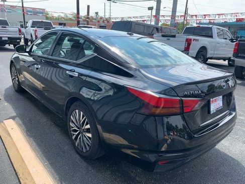 Used 2023 Nissan Altima 2.5 SV FWD image 4