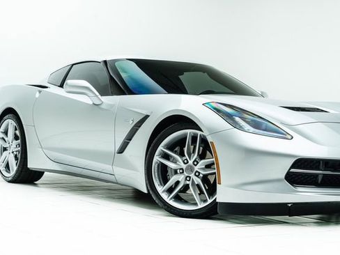 Used 2019 Chevrolet Corvette Stingray Coupe w/ 1LT RWD image 3
