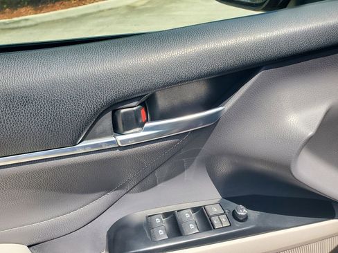 Used 2018 Toyota Camry XSE image 21