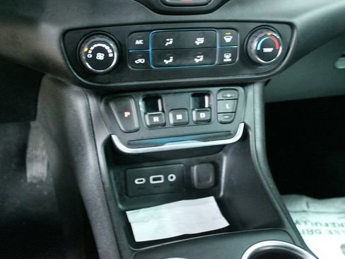 Used 2019 GMC Terrain SLE FWD image 18