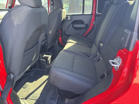 Used 2023 Jeep Gladiator Sport image 8