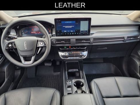 Used 2025 Lincoln Corsair AWD w/ Equipment Group 101A image 8